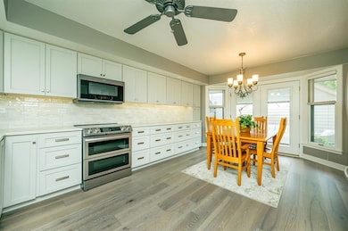 Kitchen CABINETS are AWESOME & PLENTY of them