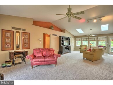 1104 Riverview Dr, Reading, PA 19605 - photo 2