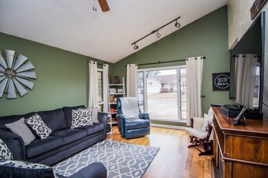 1714 E Lazy Ln, Vincennes, IN 47591 - photo 4