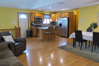 WELCOME, LIVING RM,DINING RM & EIK