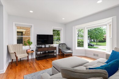 153 N Avon Rd, Elmhurst, IL 60126 - photo 4