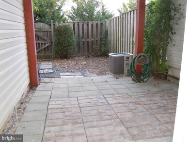 2527 Banshire Dr, Herndon, VA 20171 - photo 7