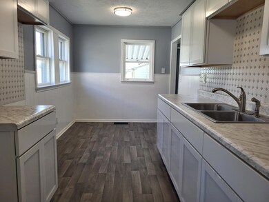 2414 E Lynn St, Anderson, IN 46016 - photo 4