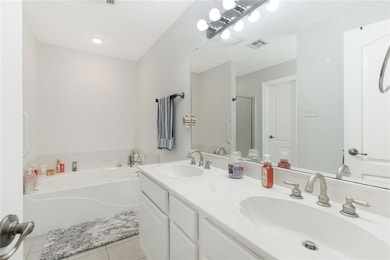 PRIMARY BATH WITH DOUBLE SINKS