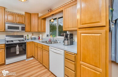 Gorgeous, Bright Kitchen