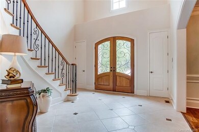 Grand 2-story foyer