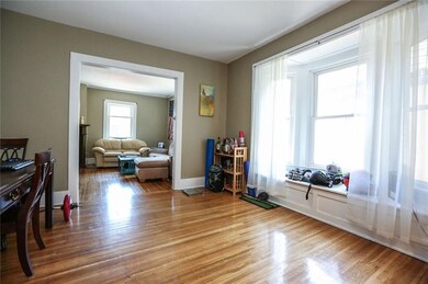 75 Vassar - Open dining area off living room - lea