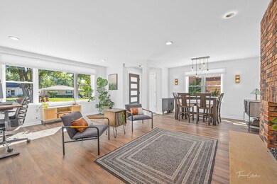 418 Kipling Ct, Wheaton, IL 60187 - photo 2