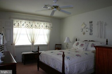 416 Deborah Ct, Chambersburg, PA 17201 - photo 2