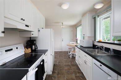 17419 Gravenstein Rd, Bothell, WA 98012 - photo 5