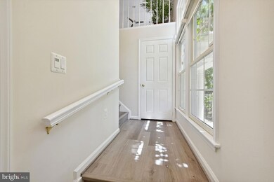 10817 Luxberry Dr, Rockville, MD 20852 - photo 4