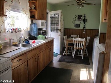 Kitchen - Other view w/ sitting area