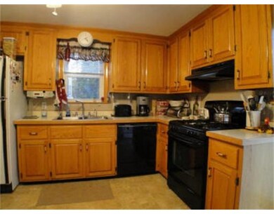 83 Auburn St unit 85, Saugus, MA 01906 - photo 4