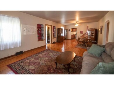 201 S Nelson St, Nelson MNNice big areas and beaut
