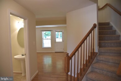 2579 Chase Wellesley Dr, Herndon, VA 20171 - photo 2