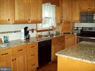 2911 Roosevelt Dr, Chambersburg, PA 17201 - photo 6