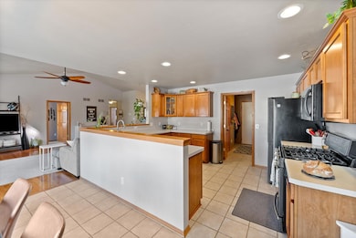 814 Chisholm Ln, Port Washington, WI 53074 - photo 3