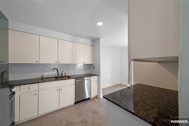 301 Ellery Ct, Edgewater, NJ 07020 - photo 5