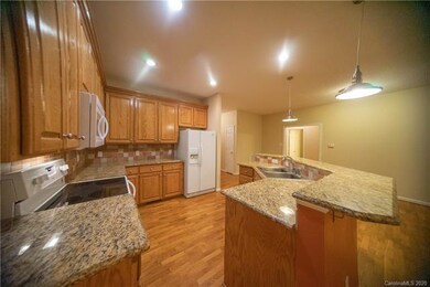 112 Glen Cross Dr, Statesville, NC 28625 - photo 3