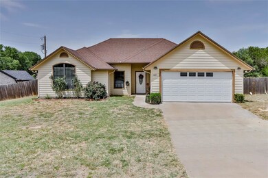 1005 Corral Dr, Granbury, TX 76048 - photo 2