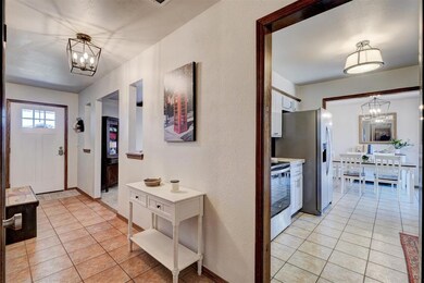 Entryway featuring baseboards, an inviting chandel