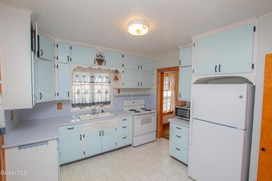 530 Mohawk Ave, Schenectady, NY 12302 - photo 3