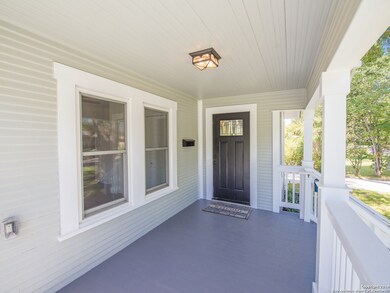 1015 Bismark St, Seguin, TX 78155 - photo 4