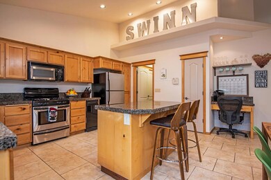 1052 SW Crosscut Ct Bend OR-print-007-00