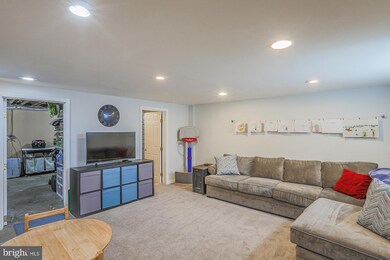 1738 Pin Oak Rd, Parkville, MD 21234 - photo 7