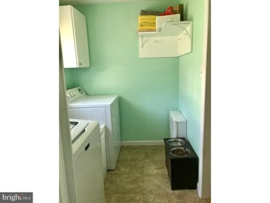 1237 W Arch St, Coal Township, PA 17866 - photo 7