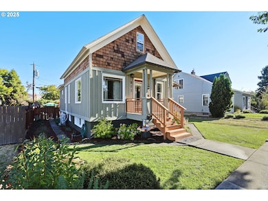 811 W 9th St, the Dalles, OR 97058 - photo 2