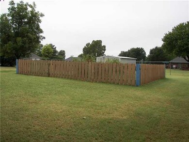 830 Oaklawn Dr, Tuttle, OK 73089 - photo 6