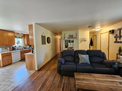 1232 W Harbeck Rd, Grants Pass, OR 97527 - photo 3