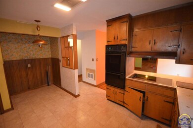 6249 SW Wanamaker Rd, Auburn, KS 66402 - photo 4