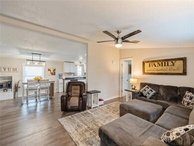 215 W Broadway St, Colfax, IA 50054 - photo 5