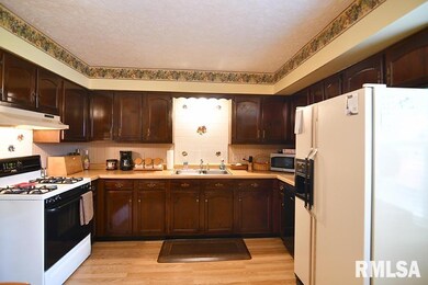 4812 N Sturdevant St, Davenport, IA 52806 - photo 3