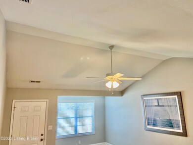 439 Woodlake Dr, Mount Washington, KY 40047 - photo 4