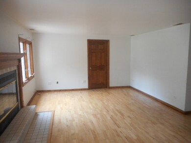 10058 Meadow Ln, Des Plaines, IL 60016 - photo 5