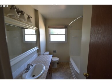 740 E 20th St, the Dalles, OR 97058 - photo 7