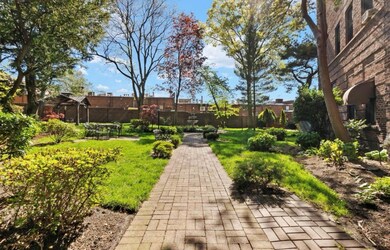 Wychwood unit 4, Great Neck, NY 11021 - photo 3