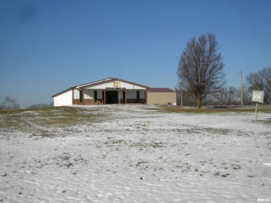 289 Saint Marys Dr, Harrisburg, IL 62946 - photo 2