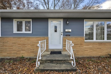 6706 Crestwood Ln, Olmsted Falls, OH 44138 - photo 3