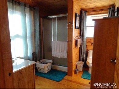 MAIN LEVEL FULL BATH
