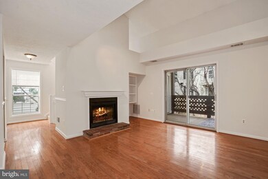 10018 Oakton Terrace Rd, Oakton, VA 22124 - photo 7