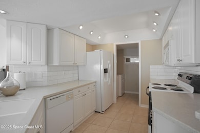 White and bright kitchen