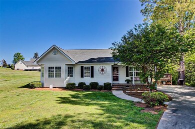 2497 Linnie Ct, Asheboro, NC 27205 - photo 2