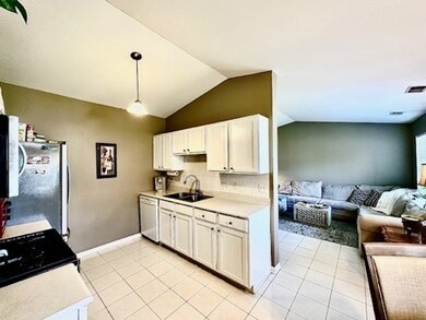 1025 Berkshire Ct unit D, Elgin, IL 60120 - photo 7