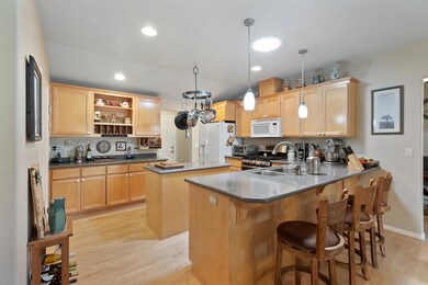 d1_kitchen_745-Eric-Loop