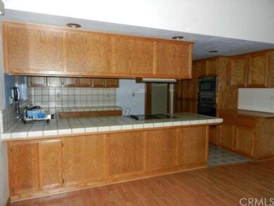 Great counter space & breakfast bar in kitchen