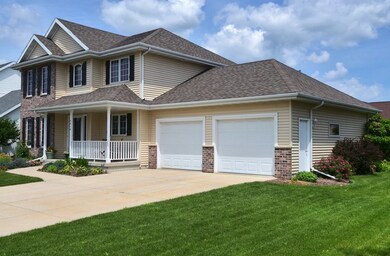 5216 Nannyberry Dr, Fitchburg, WI 53711 - photo 2